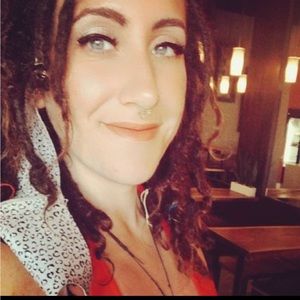 Meet your Posher, Arielle